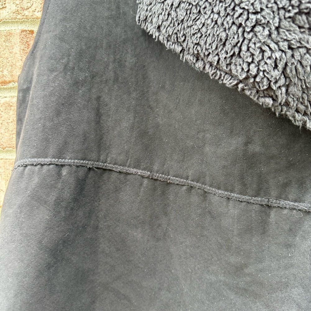 Willow & Clay Women's Black Shearling & Faux Suede Vest - Picture 2 of 6
